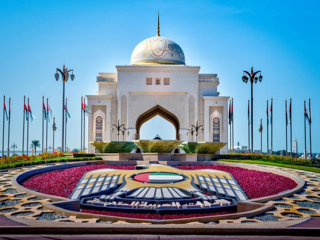 Abu Dhabi Full-Day Tour with Sheikh Zayed Mosque, Qasr Al Watan and Etihad Towers Observation Deck
