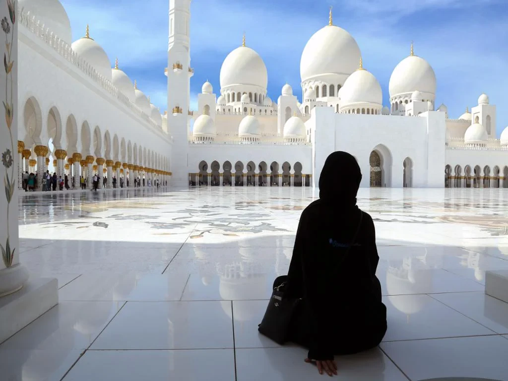 Abu Dhabi Full-Day Tour with Sheikh Zayed Mosque, Qasr Al Watan and Etihad Towers Observation Deck - Photo 8