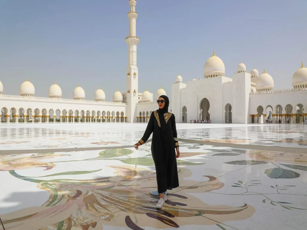 Abu Dhabi Full-Day Tour with Sheikh Zayed Mosque, Qasr Al Watan and Etihad Towers Observation Deck - Photo 9
