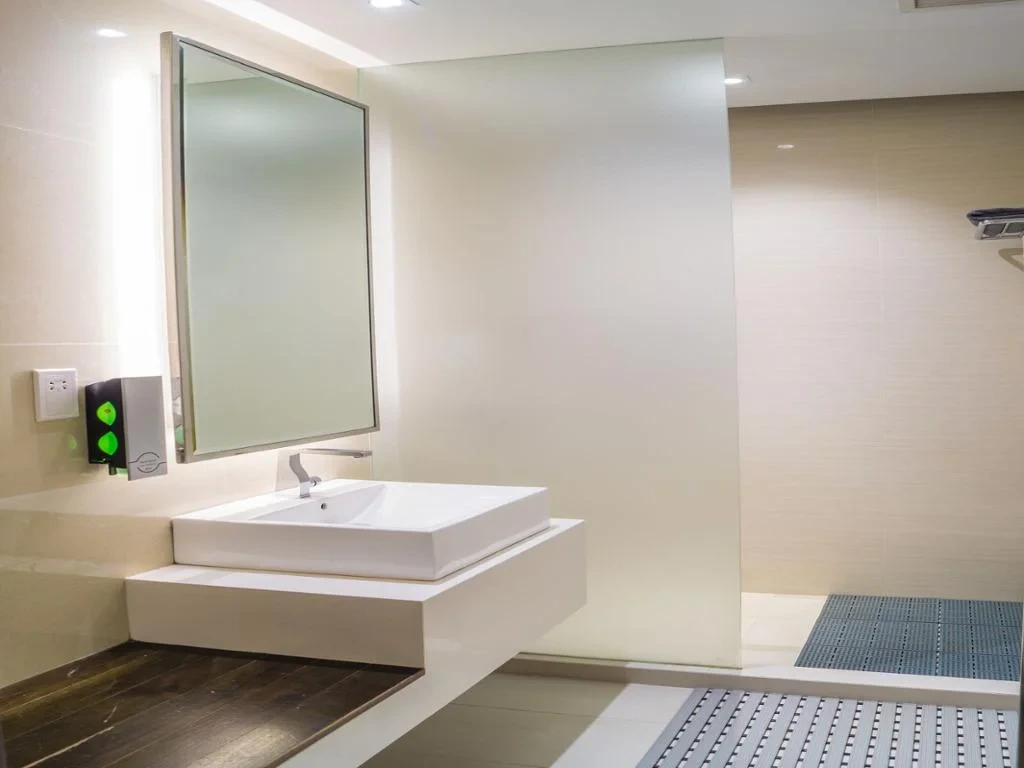 Airport Ambassador Transit Lounge (Airside) - Photo 9