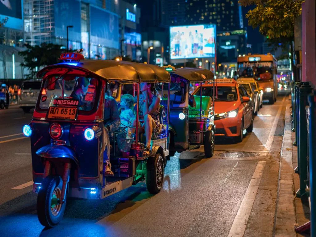 Bangkok Photo Safari in Neon Night Light - Photo 2