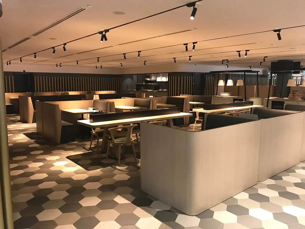 Blossom SATS X Plaza Premium Lounge - T4 International Departures - Photo 2