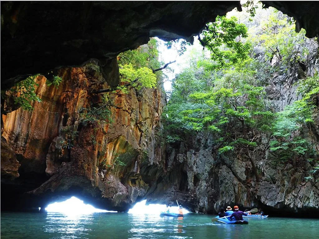 Diccover Phi Phi Island and James Bond Island by Ferry - 2 Days Tour