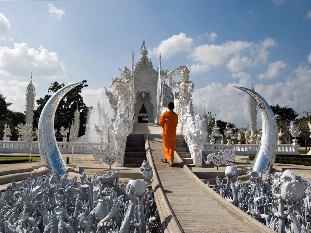 Discover Chiang Rai Temples: White Temple, Blue Temple and More - Small Group Tour 