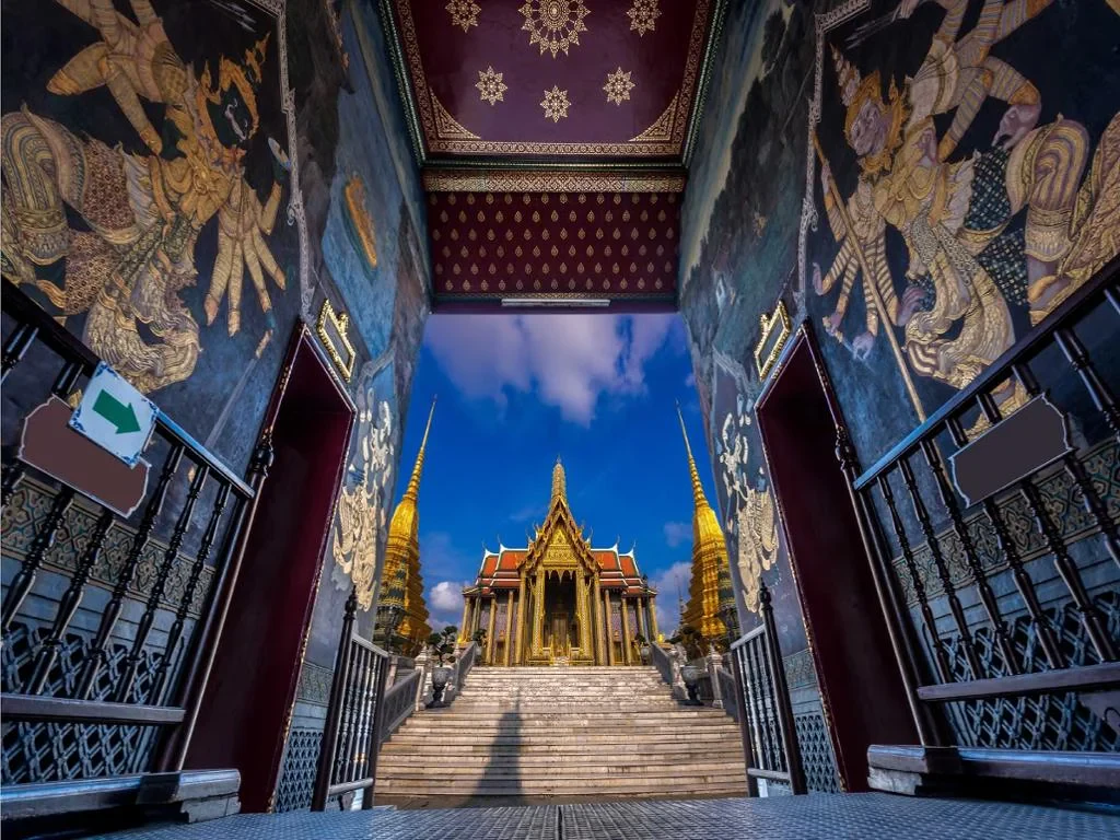 Enchanting Adventures to Wat Arun, Wat Pho and Chinatown with Tuk Tuk 