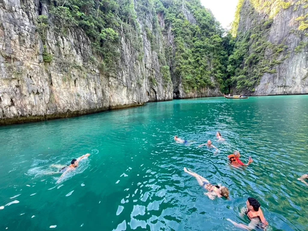 Enjoy - Phi Phi Early Bird Day Trip and 4 Islands Tour by Speedboat - Photo 2