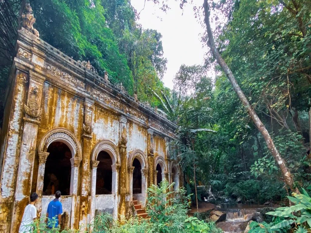 Explore Doi Suthep and Wat Pha Lat Temples with a Michelin Food Experience - Half Day Private Tour - Photo 2