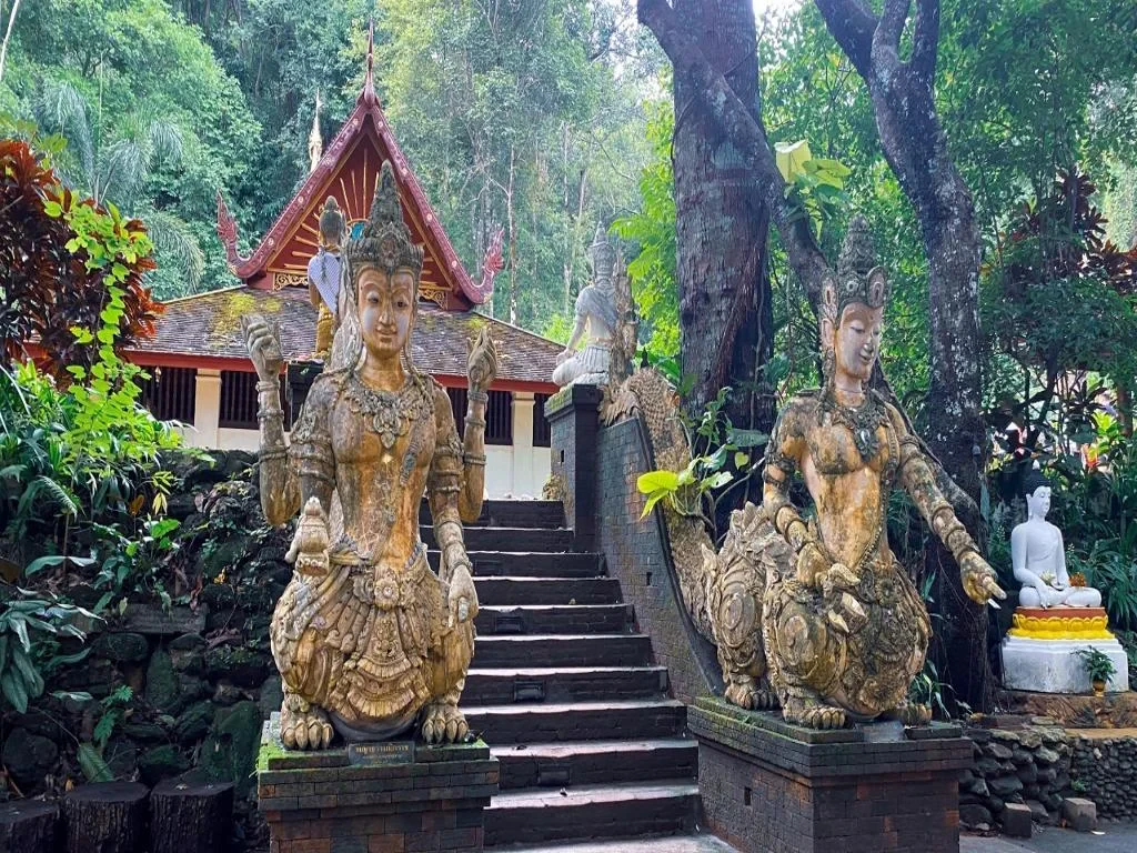 Explore Doi Suthep and Wat Pha Lat Temples with a Michelin Food Experience - Half Day Private Tour - Photo 3
