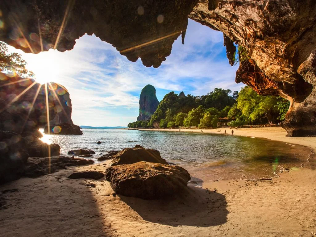 Island Hopping Tour from Krabi: Railay Beach, Poda, Tub & Chicken Islands – Full Day - Photo 2