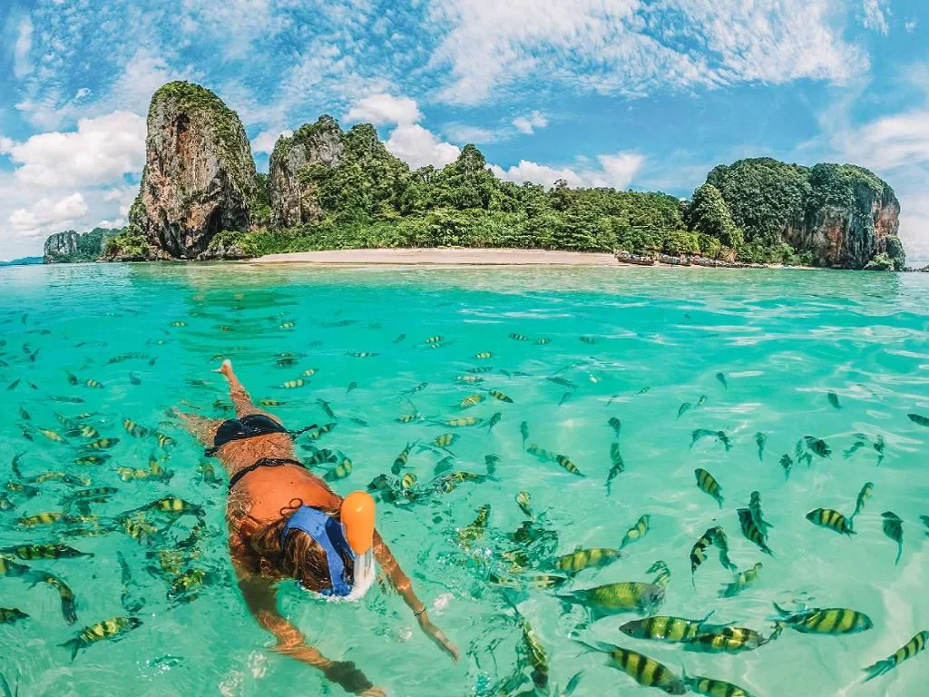 Island Hopping Tour from Krabi: Railay Beach, Poda, Tub & Chicken Islands – Full Day - Photo 3