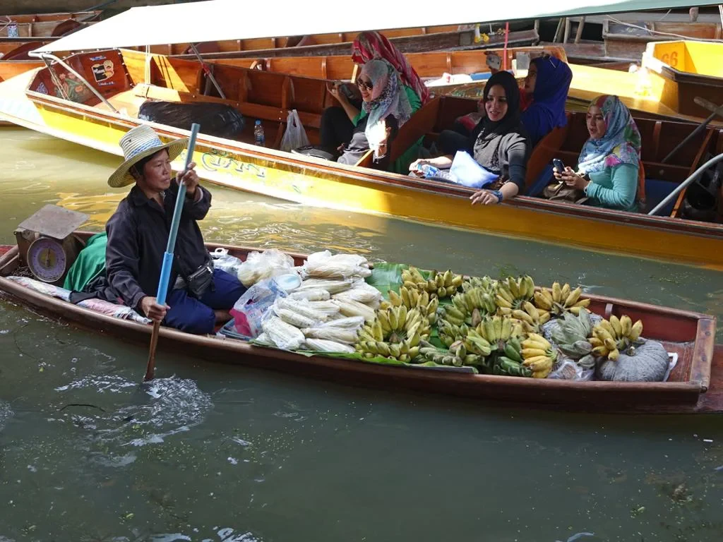 Maeklong Railway Market and Damnoen Saduak Floating Market - Half-Day Tour - Photo 4
