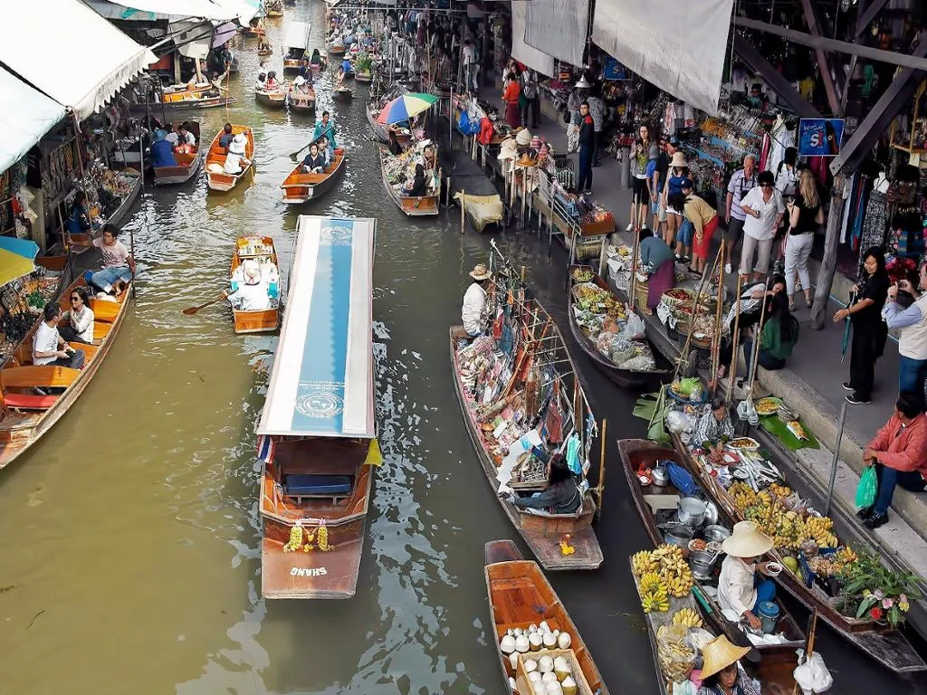 Maeklong Railway Market and Damnoen Saduak Floating Market - Half-Day Tour - Photo 5