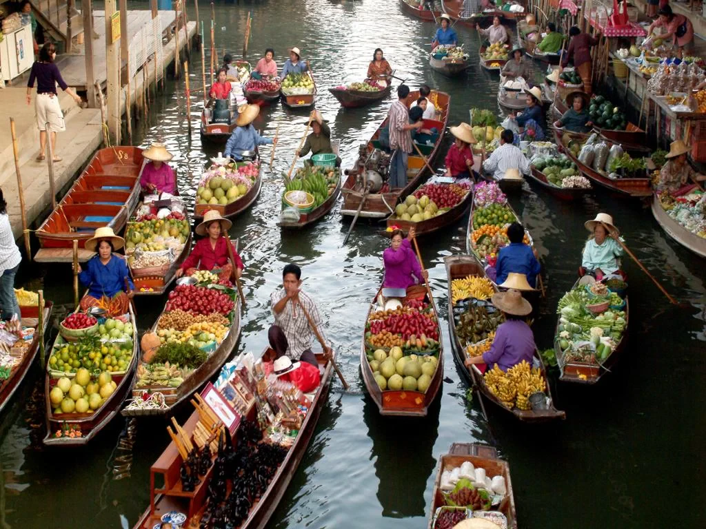 Maeklong Railway Market and Damnoen Saduak Floating Market - Half-Day Tour - Photo 6