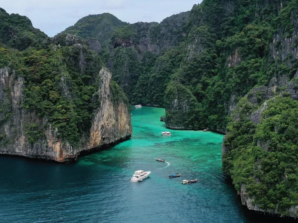 Phi Phi Island and Bamboo Island by Speed Catamaran with Lunch - Full-Day Tour - Photo 3