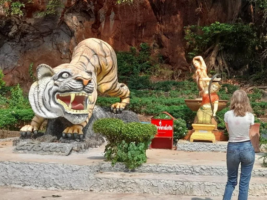 Romantic Krabi: Wat Suwankuha, Waterfall Park, Tiger Cave and Aonang Beach - Full-Day Tour - Photo 7