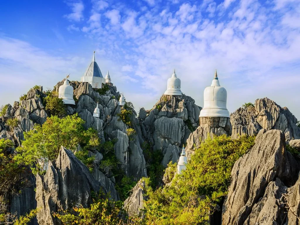 Unseen Temple in Lampang and Street Art