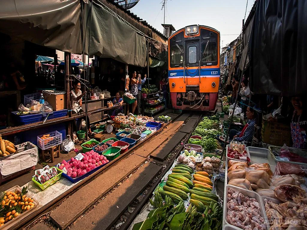 Visit Damnoen Saduak and Maeklong Train Market - Photo 3