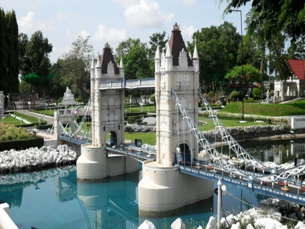 Visit Minisiam - Half-Day Tour  - Photo 3