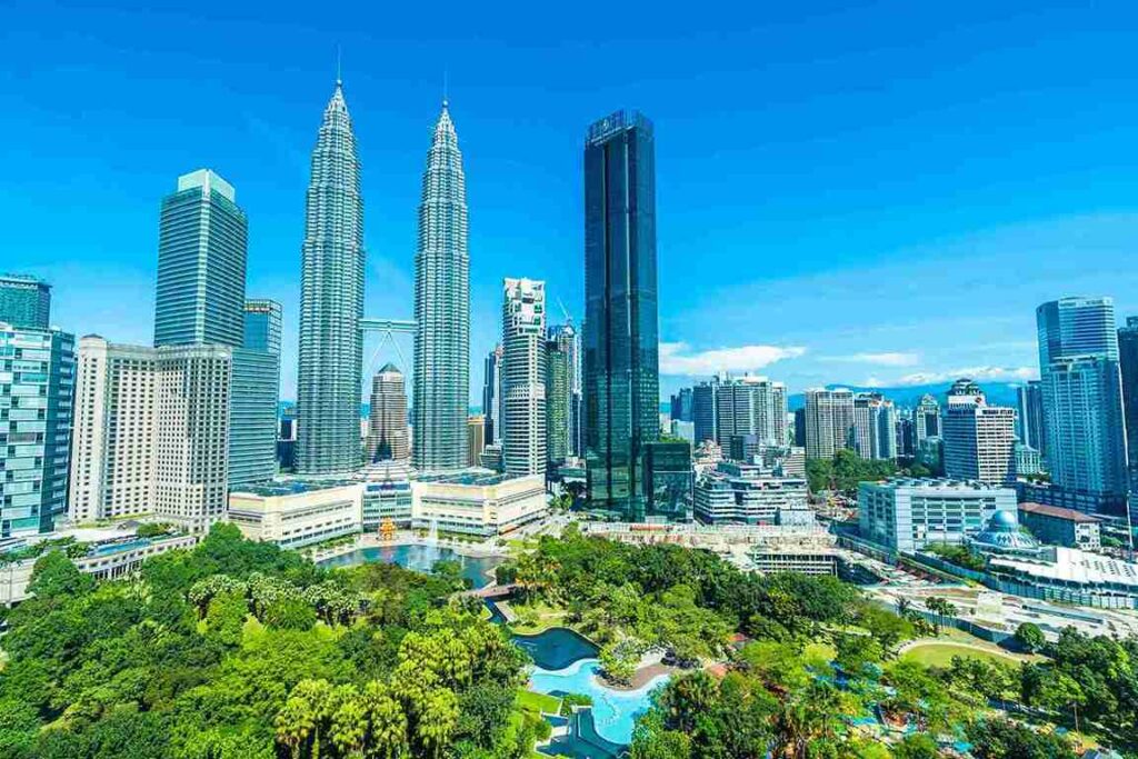 Image by lifeforstock on Freepik Best place to visit in Kuala Lumpur 2024
Cheapest Way to Go on a Malaysia Tour