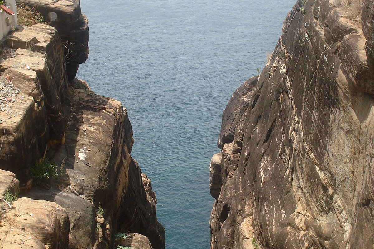 Trincomalee Koneswaram Temple coast