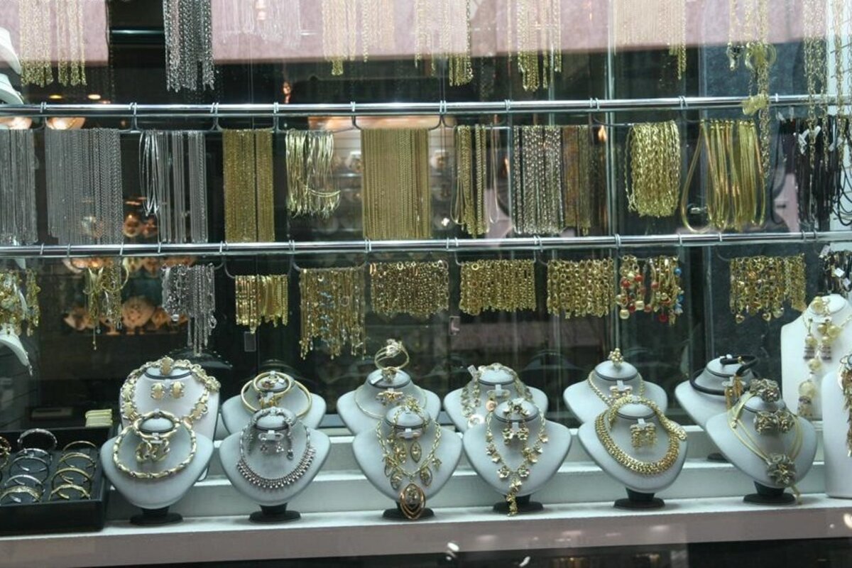 Dubai Gold Souk shops Deira — gold export certificate