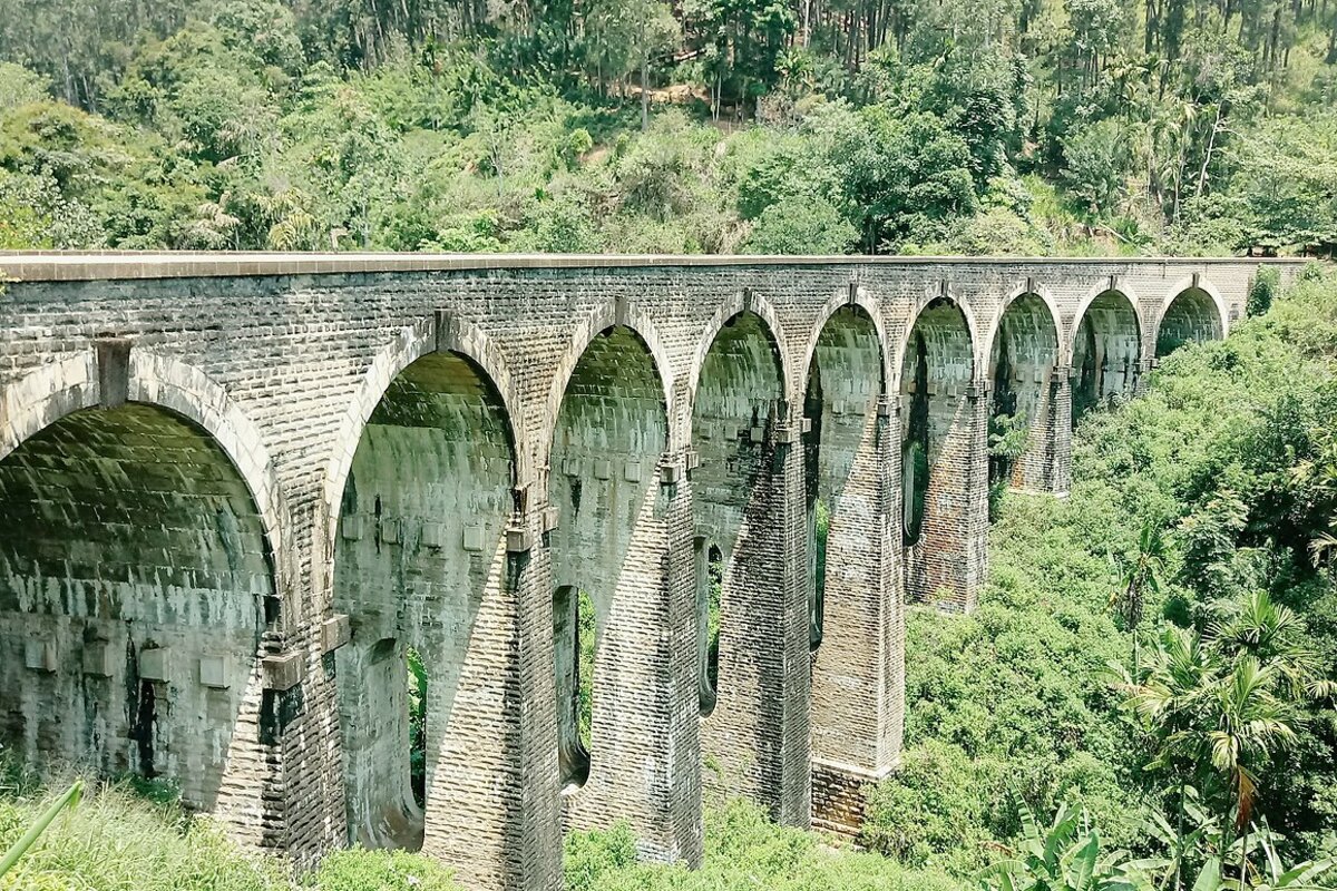 Nine Arch Bridge Ella Sri Lanka — Kandy to Ella train