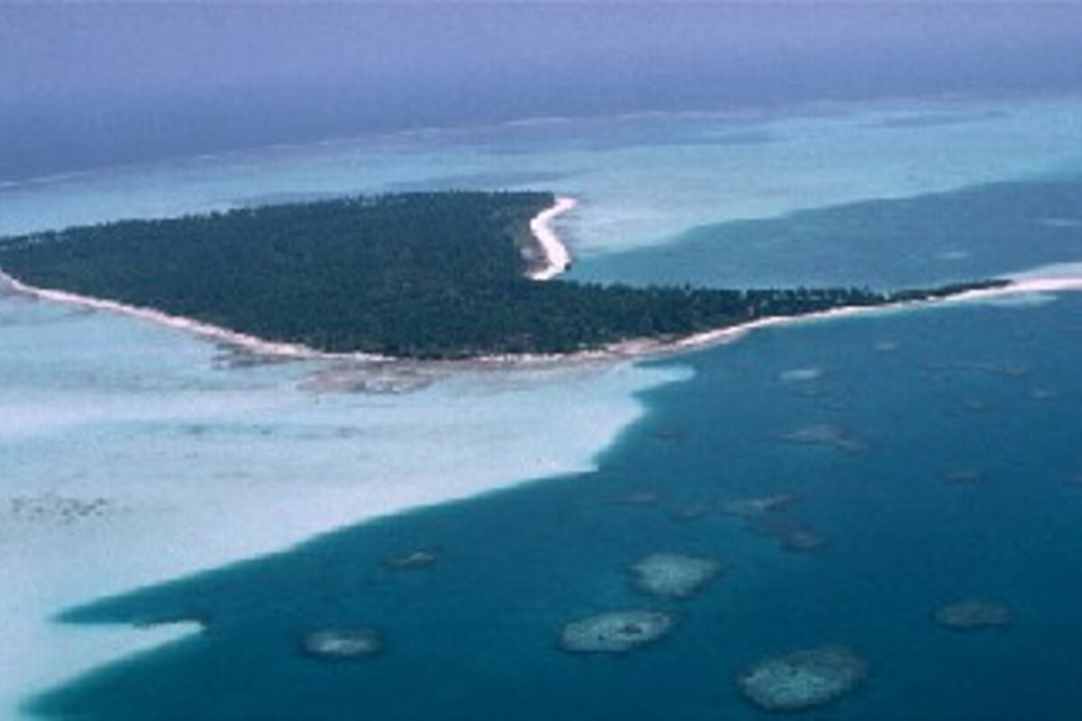 Kavaratti Island lagoon Lakshadweep aerial view — kochi to lakshadweep cruise