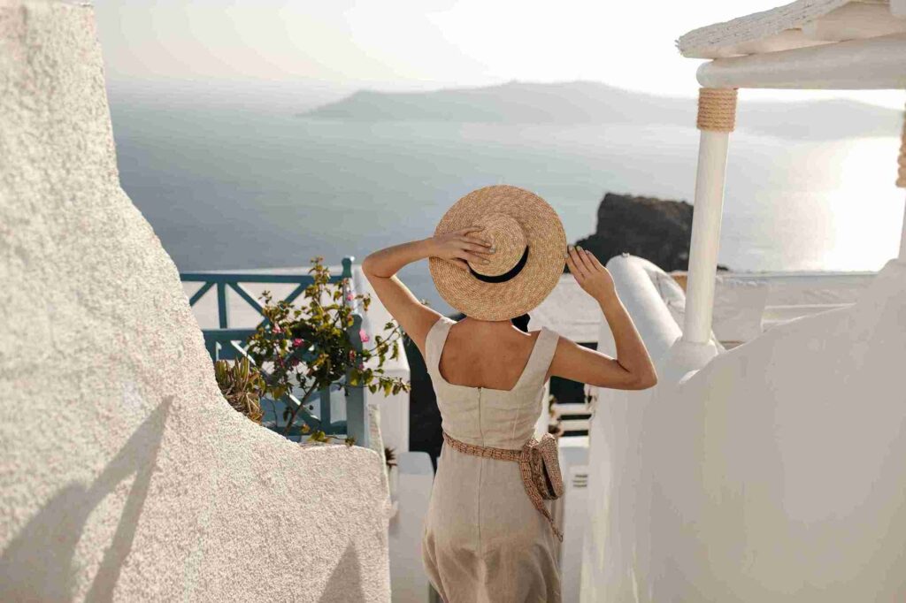 <a href="https://www.freepik.com/free-photo/lady-holds-straw-hat-woman-beige-dress-with-bag-goes-down-sea_15971295.htm#fromView=search&page=1&position=2&uuid=7313f701-1def-473e-a2c4-6f76f6468ad6">Image by lookstudio on Freepik</a>