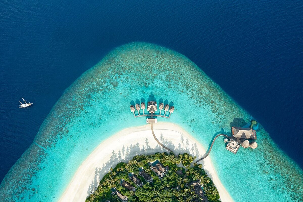 Maldives overwater villas lagoon