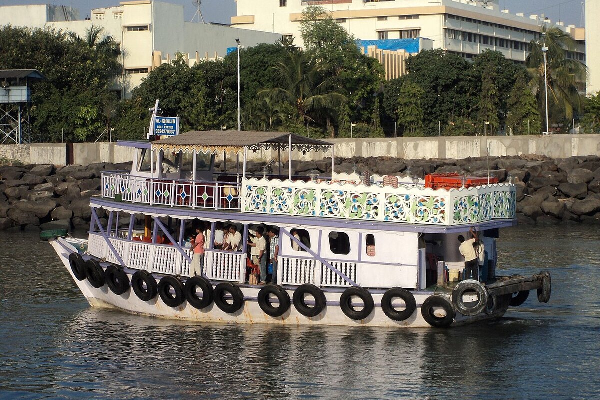 Gateway of India Mumbai harbour boats — Mumbai to Kochi cruise