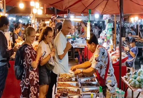  Michelin-starred Street Food Experience - Half-Day Private Tour