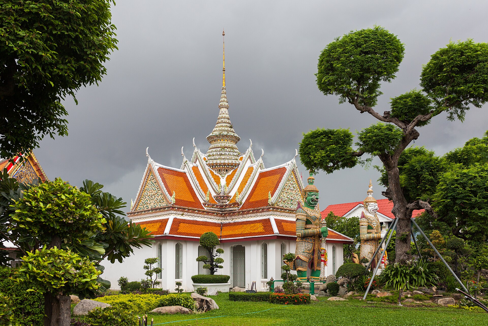 Wat Pho & Wat Arun Temple Walk