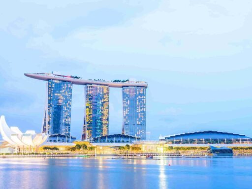 Luxury hotel in Singapore with skyline view, Marina Bay Sands rooftop infinity pool, 5-star hotel in Singapore