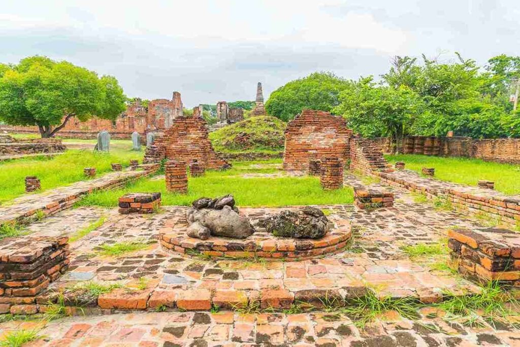 <a href="https://www.freepik.com/free-photo/beautiful-old-architecture-historic-ayutthaya-thailand_1248734.htm#fromView=search&page=1&position=3&uuid=3513369c-2932-4a22-8be2-9e55471750e0">Image by topntp26 on Freepik</a>