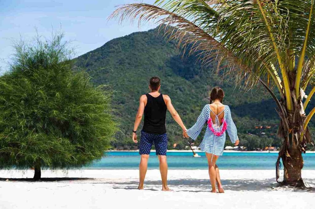 <a href="https://www.freepik.com/free-photo/portrait-pretty-romantic-couple-having-fun-tropical-islands_9856575.htm#fromView=search&page=1&position=5&uuid=fb6efba1-fc85-4602-bfe8-f2a8bb411efb">Image by haritanita on Freepik</a>
Best honeymoon places in Malaysia